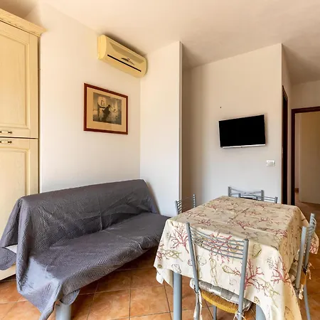 With Air Conditioning And Terrace *